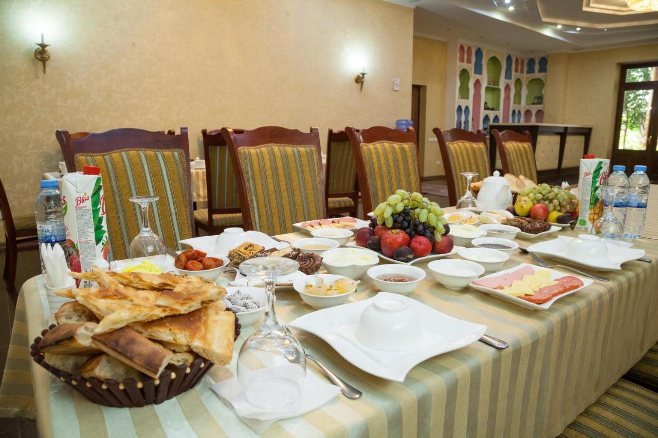 Avicenna Hotel Buchara Buitenkant foto
